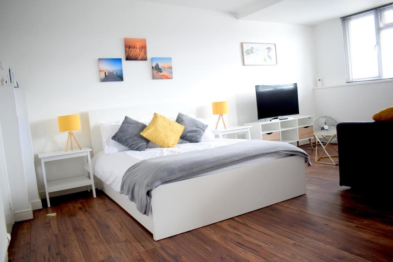 בורנמות' The Bay Beach Apartments מראה חיצוני תמונה